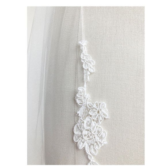 Sara Gabriel Floral Lace Chelsea Veil, pale ivory 90 inches - Picture 12 of 12